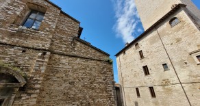 Via dei priori ampio appartamento