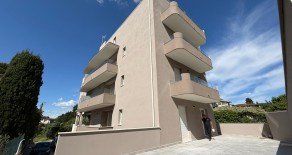 Pila appartamento di nuova costruzione con ampio terrazzo