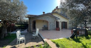 Tuoro villetta a schiera