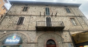 Via Settevalli immobile diviso in 2 appartamenti