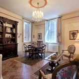 Via dei Priori prestigioso appartamento con ascensore