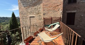 Via Alessi appartamento con terrazzino